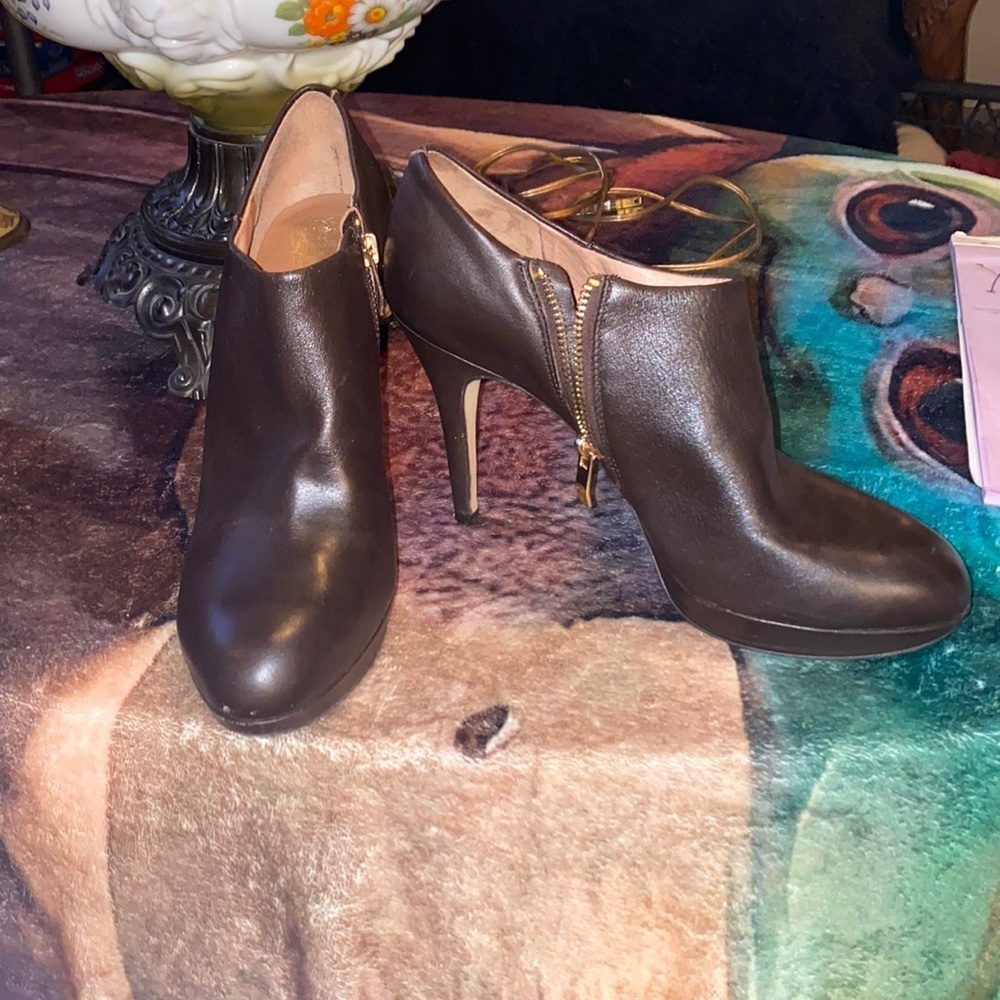 Vince Camuto size 10 brown high heel ankle boot